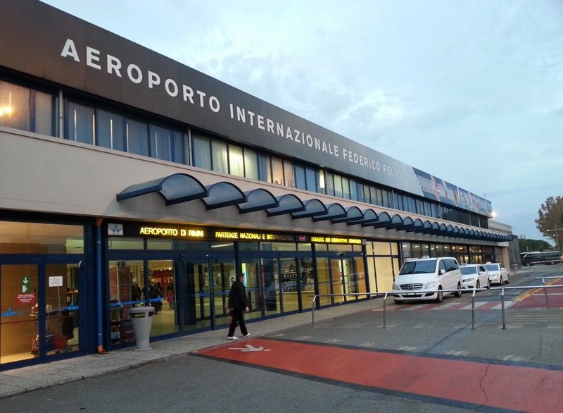 Сан-Марино официально использует международный аэропорт имени Федерико Феллини